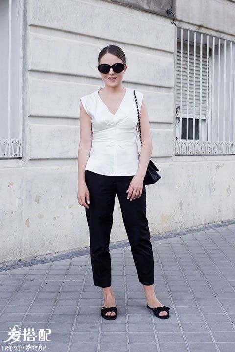 白色上衣+黑色长裤 夏季黑白配也能如此的高级屋顶秧田工装